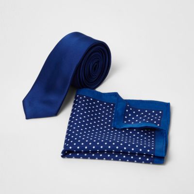 Blue spot print tie and pocket square